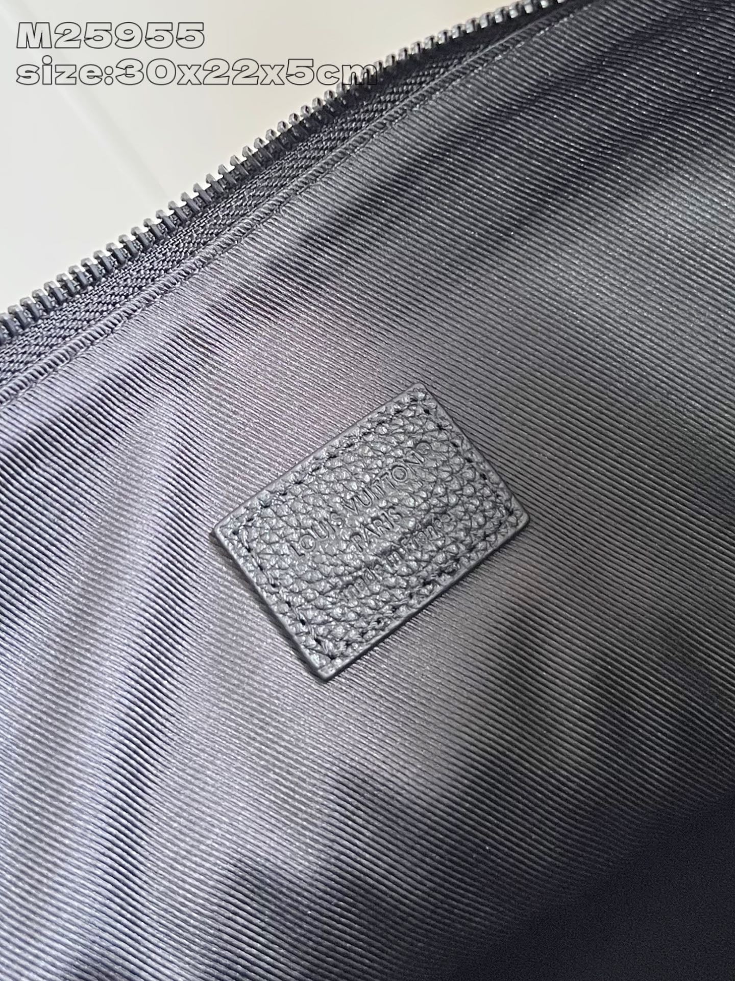 Louis Vuitton Takeoff Pouch