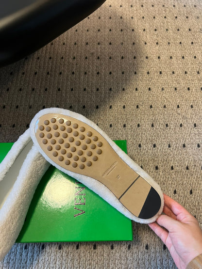 Bottega Veneta Furry Ballet Flats – 25SS