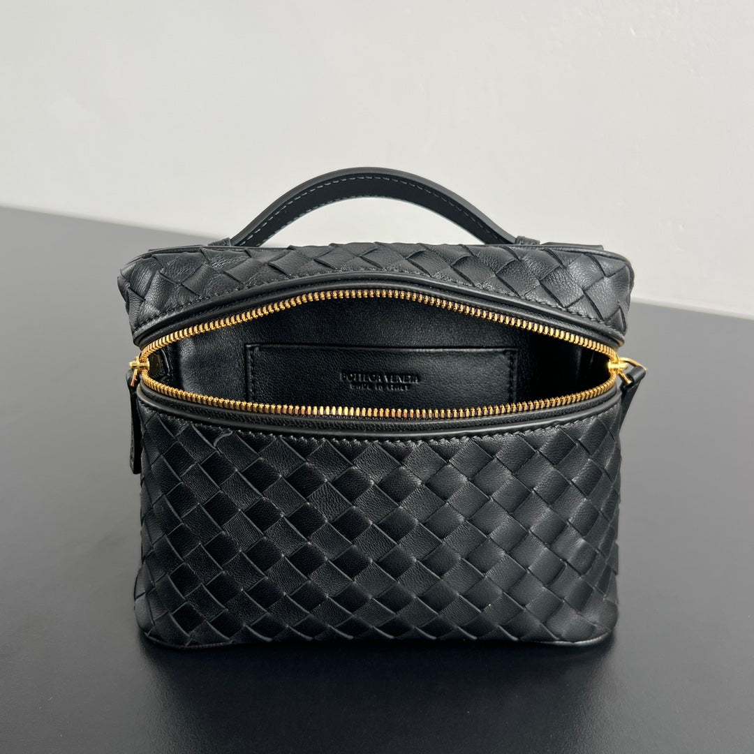 Bottega Veneta Soft Vanity Chain Vanity Case