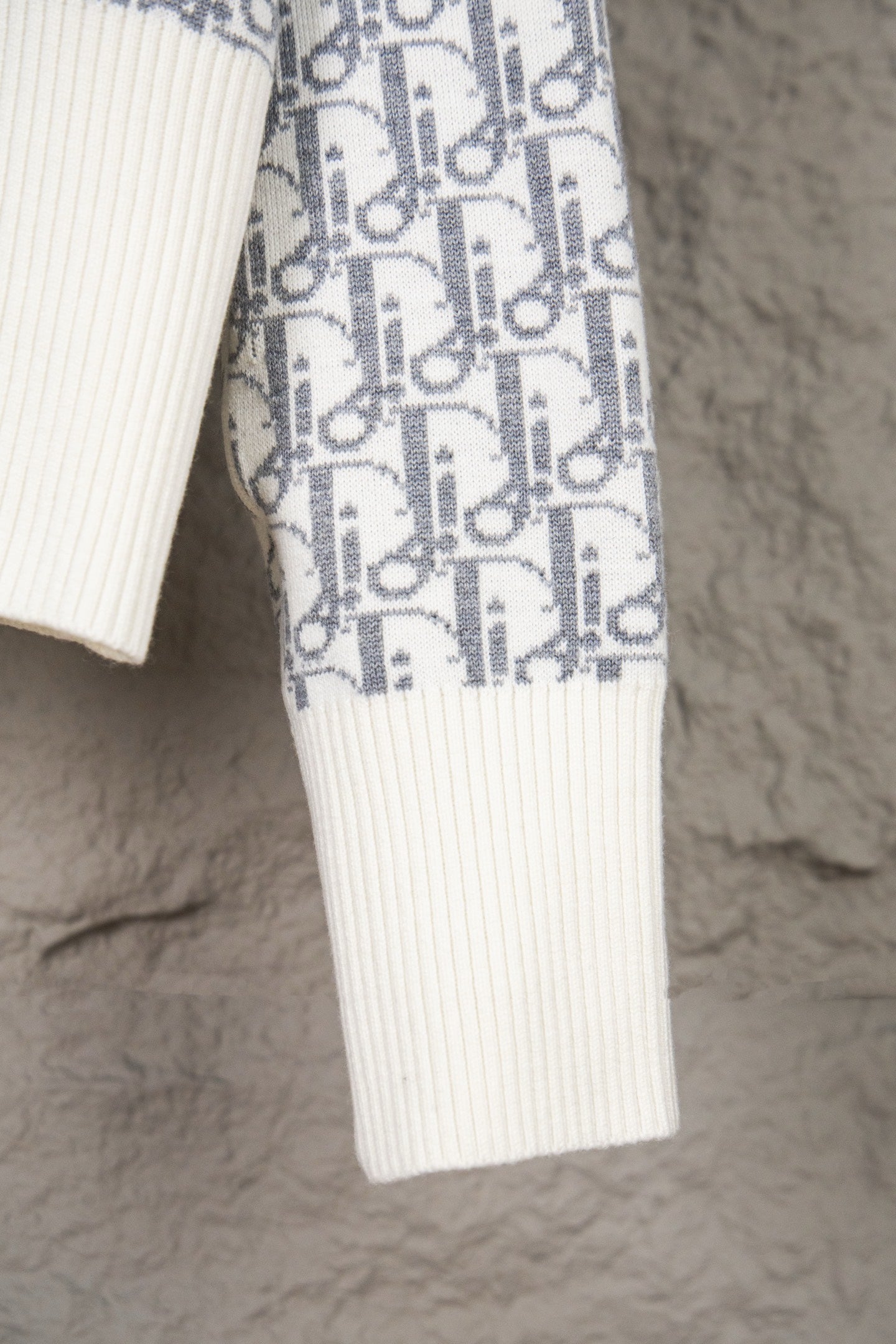 Dior Classic Oblique Reversible Cashmere Sweater – 25FW
