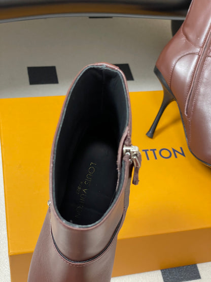 Louis Vuitton Legacy Pointed-Toe Ankle Boots – 25SS