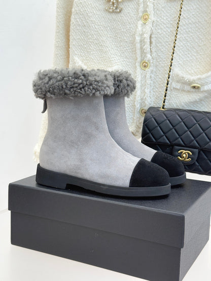 Chanel 25K Double C Fur Snow Boots