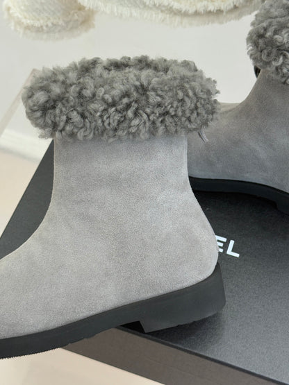 Chanel 25K Double C Fur Snow Boots