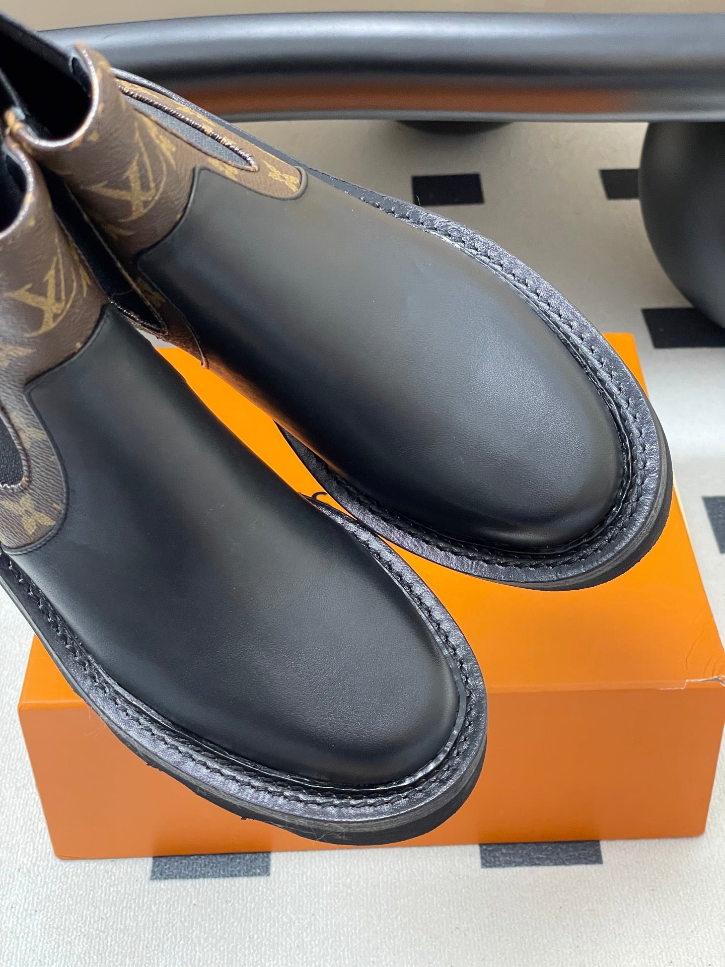 Louis Vuitton LV Beaubourg Chelsea Ankle Boots – 25FW