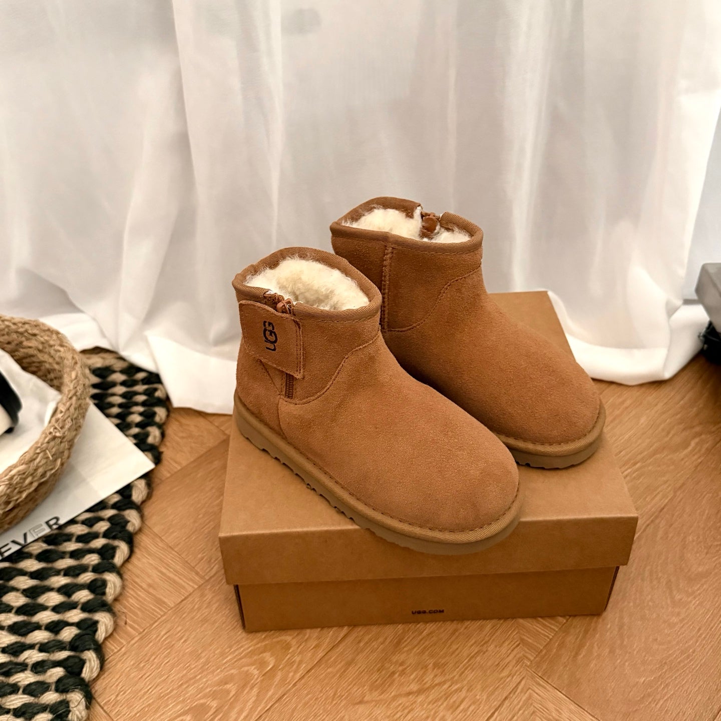 UGG Kids Small Ear Chelsea Boots – Kids Collection