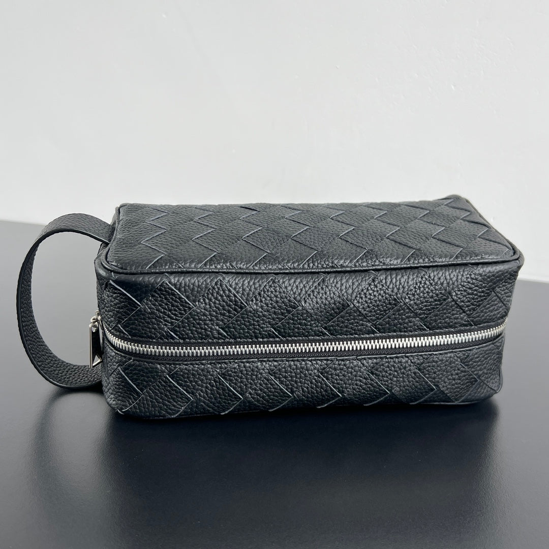 Bottega Veneta Intrecciato Grained Pouch