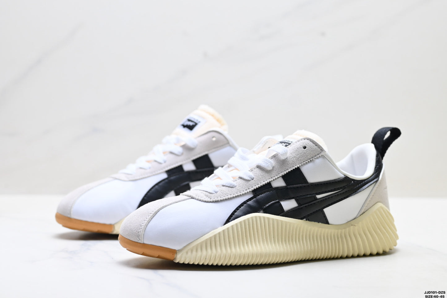 Onitsuka Tiger Acromount Retro Low-Top Sneakers