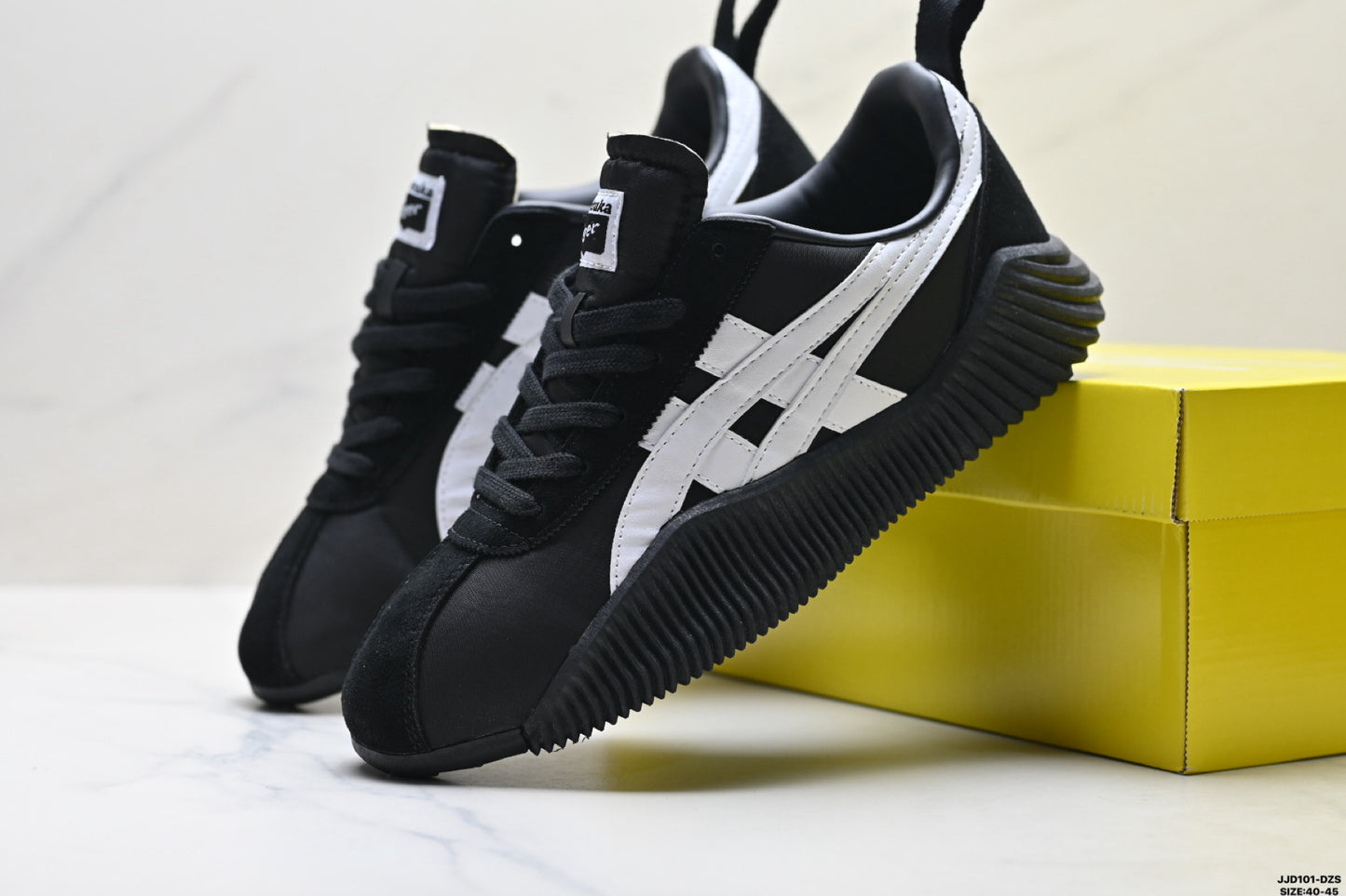 Onitsuka Tiger Acromount Retro Low-Top Sneakers