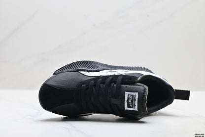 Onitsuka Tiger Acromount Retro Low-Top Sneakers