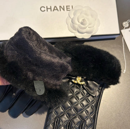 Chanel Double C Rabbit Fur Sheepskin Gloves – 2025FW