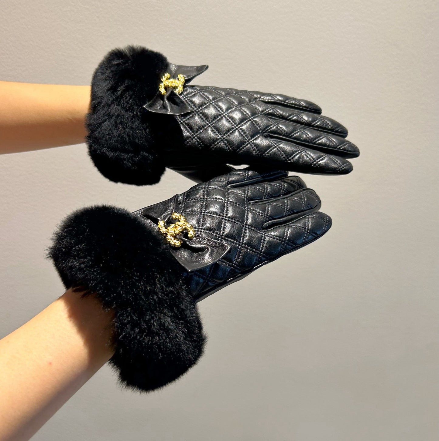 Chanel Double C Rabbit Fur Sheepskin Gloves – 2025FW