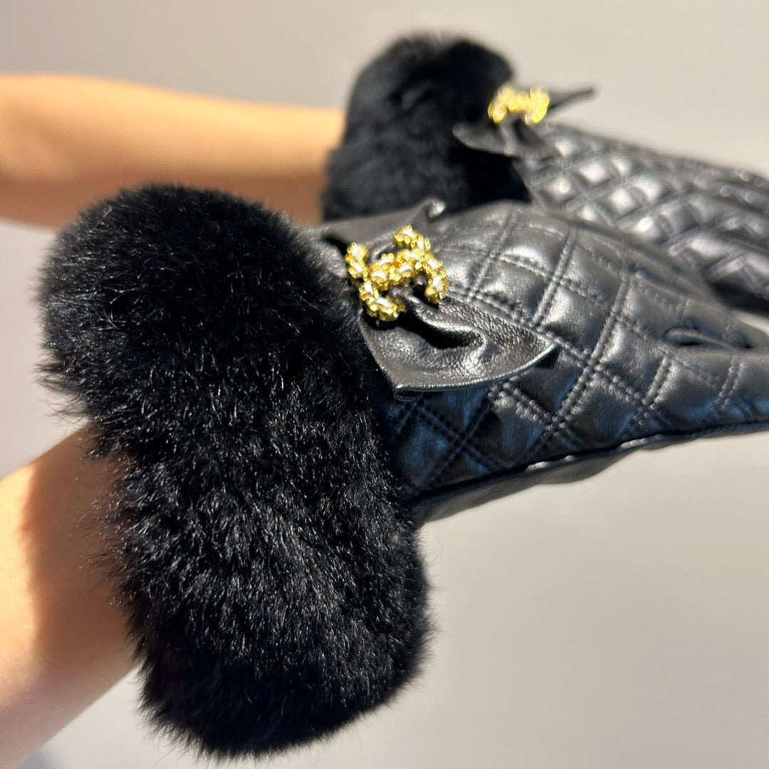 Chanel Double C Rabbit Fur Sheepskin Gloves – 2025FW
