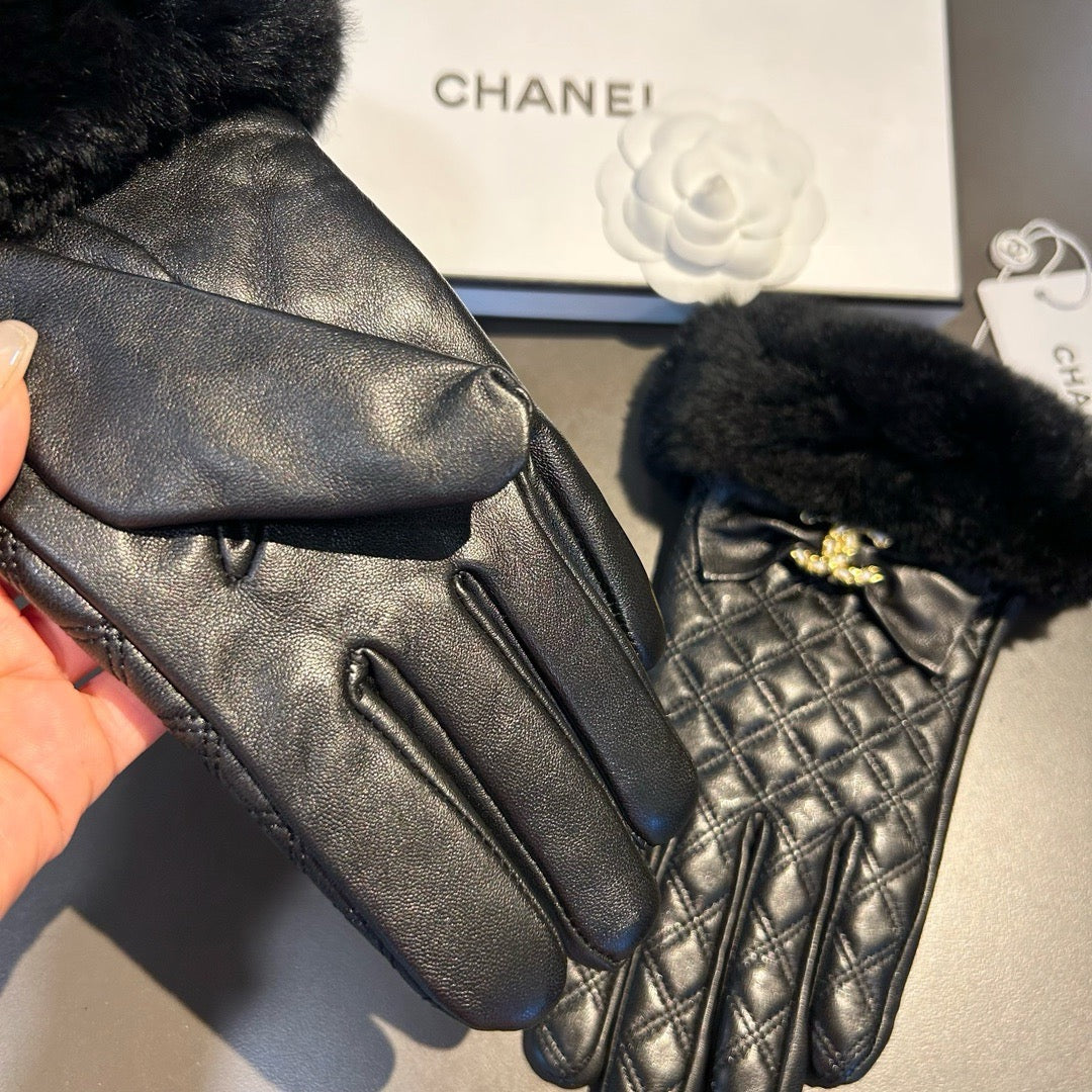 Chanel Double C Rabbit Fur Sheepskin Gloves – 2025FW