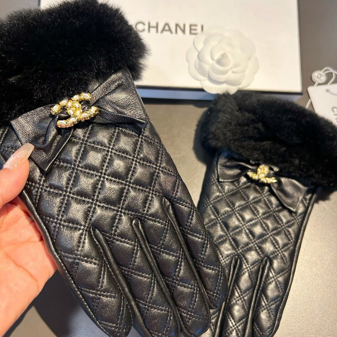 Chanel Double C Rabbit Fur Sheepskin Gloves – 2025FW