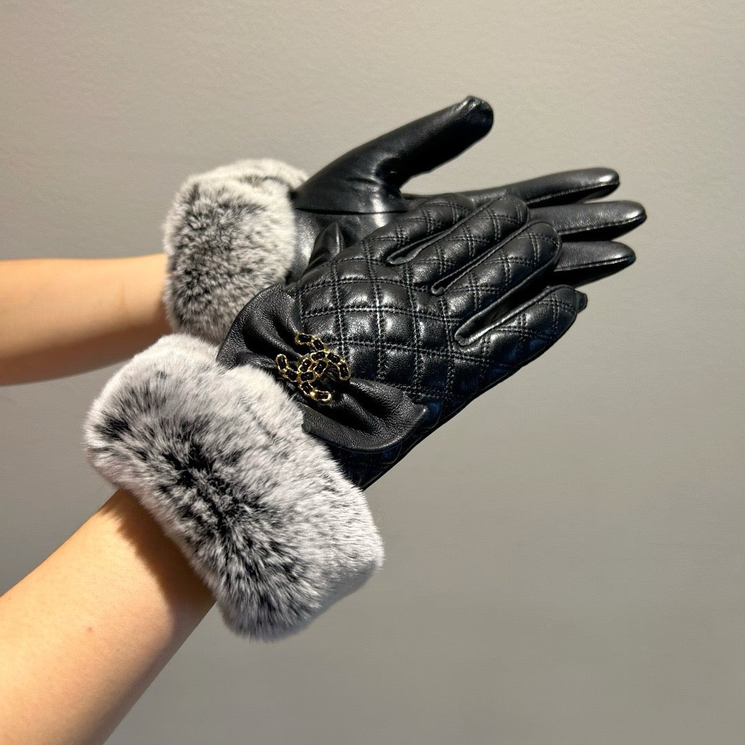 Chanel Double C Rabbit Fur Sheepskin Gloves – 2025FW