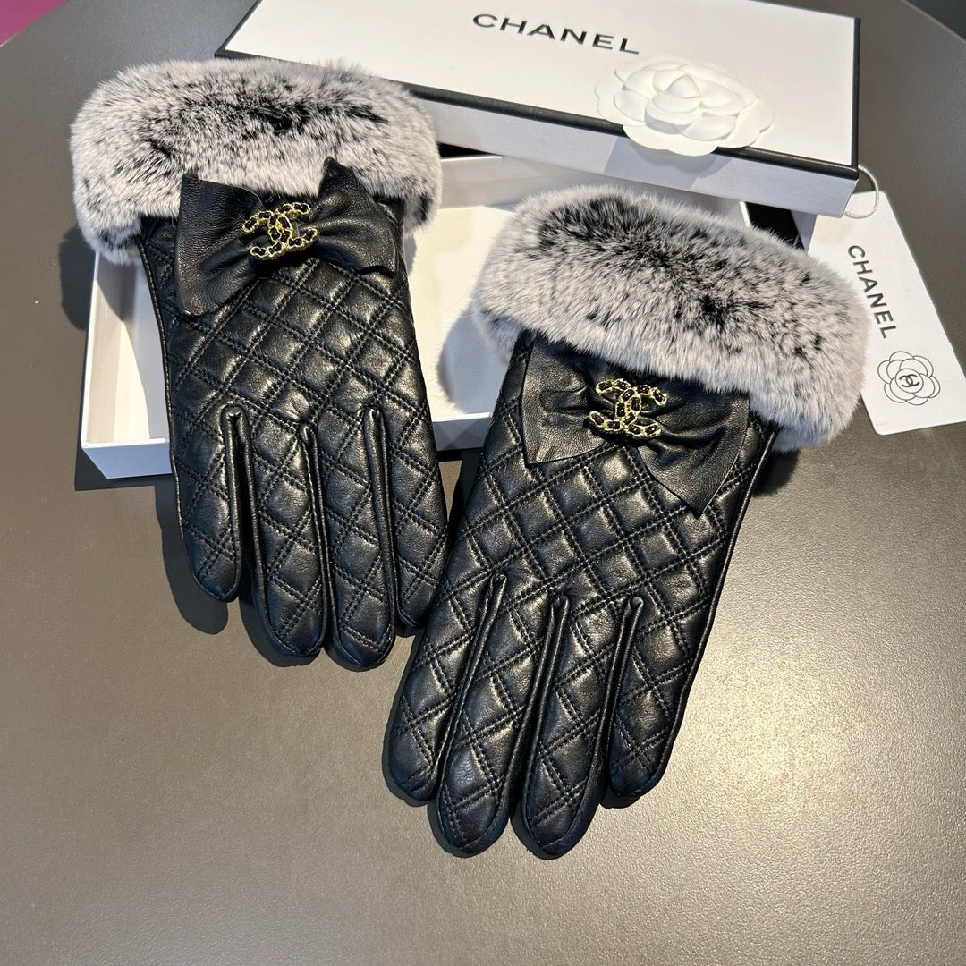 Chanel Double C Rabbit Fur Sheepskin Gloves – 2025FW