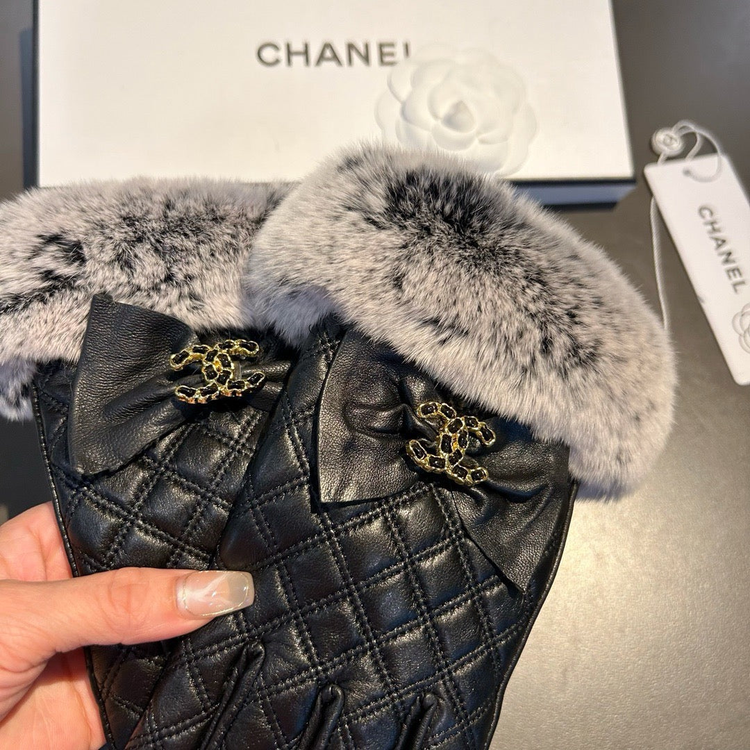 Chanel Double C Rabbit Fur Sheepskin Gloves – 2025FW