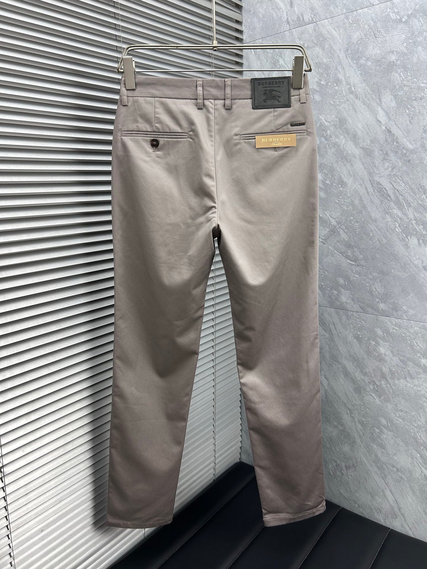 Burberry Tailored Casual Trousers – 2025SS