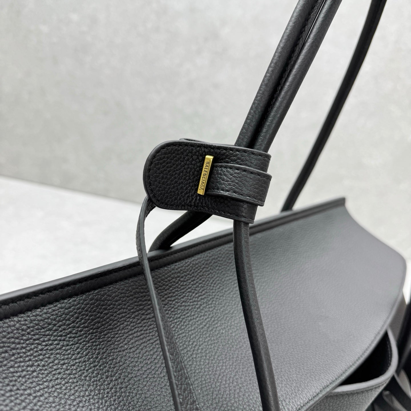Balenciaga CarryAll Leather Handbag – 25SS