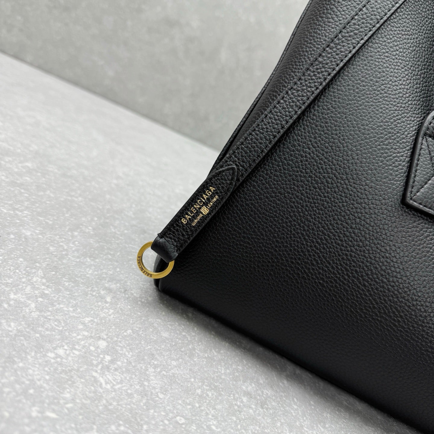 Balenciaga CarryAll Leather Handbag – 25SS