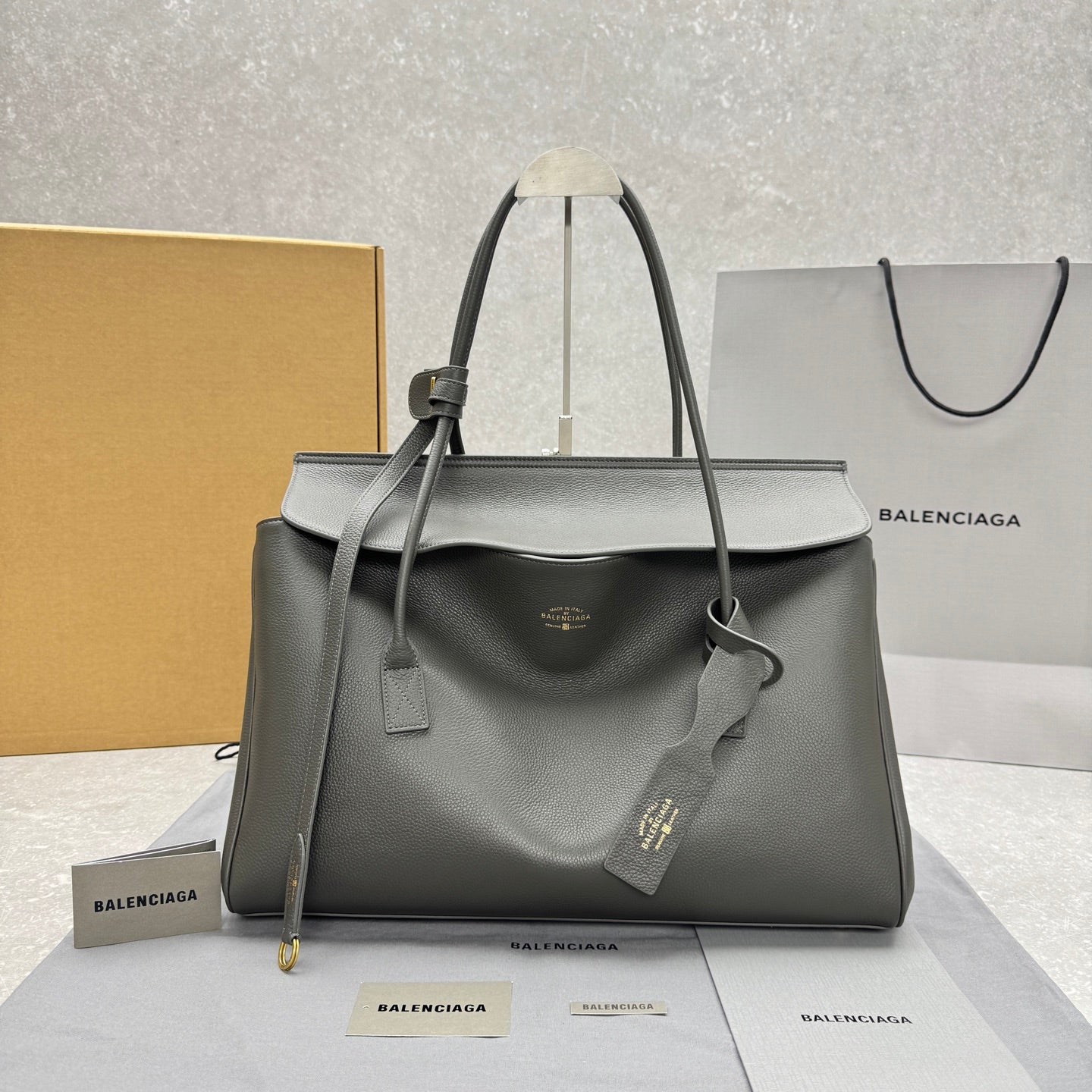 Balenciaga CarryAll Leather Tote Bag – 2025