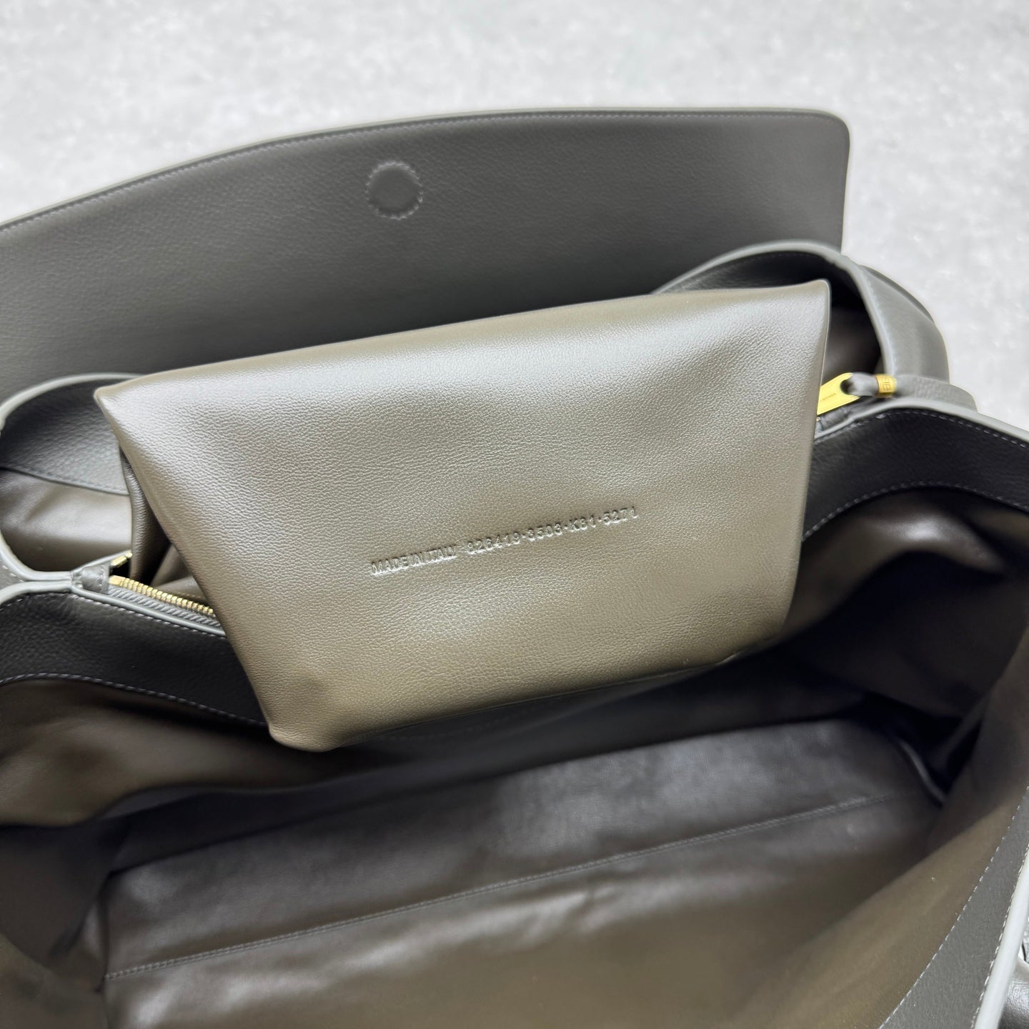 Balenciaga CarryAll Leather Tote Bag – 2025