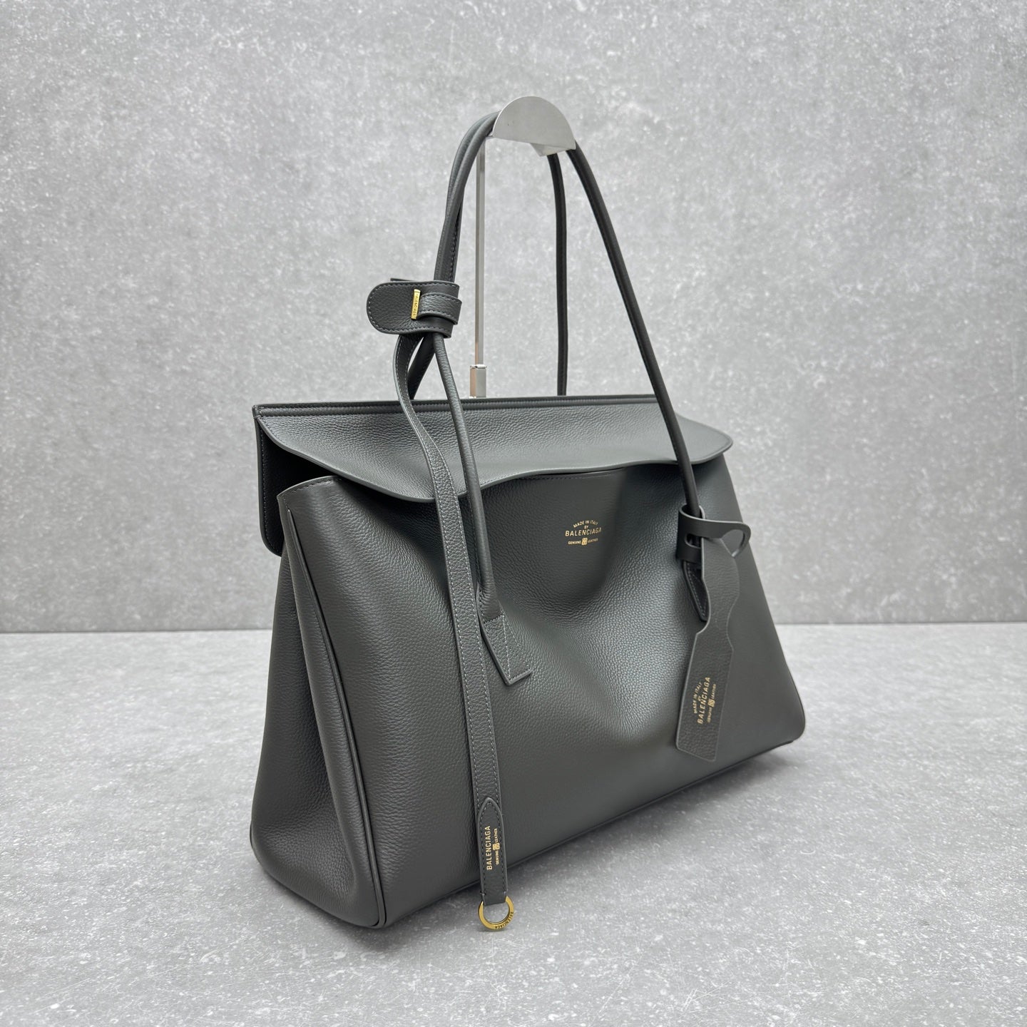 Balenciaga CarryAll Leather Tote Bag – 2025