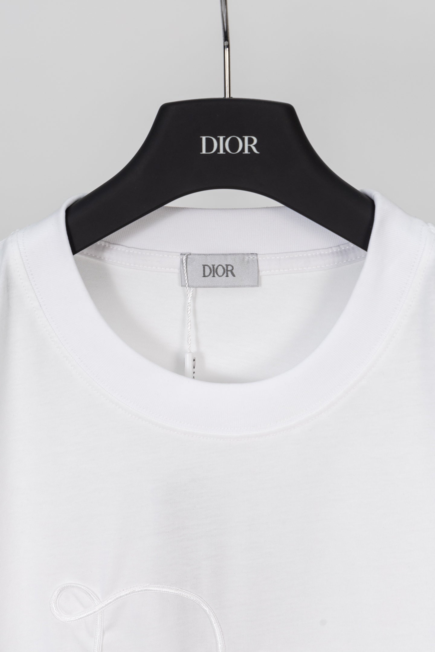 Dior Ribbon Logo Short-Sleeved T-Shirt – 2026 Spring Collection