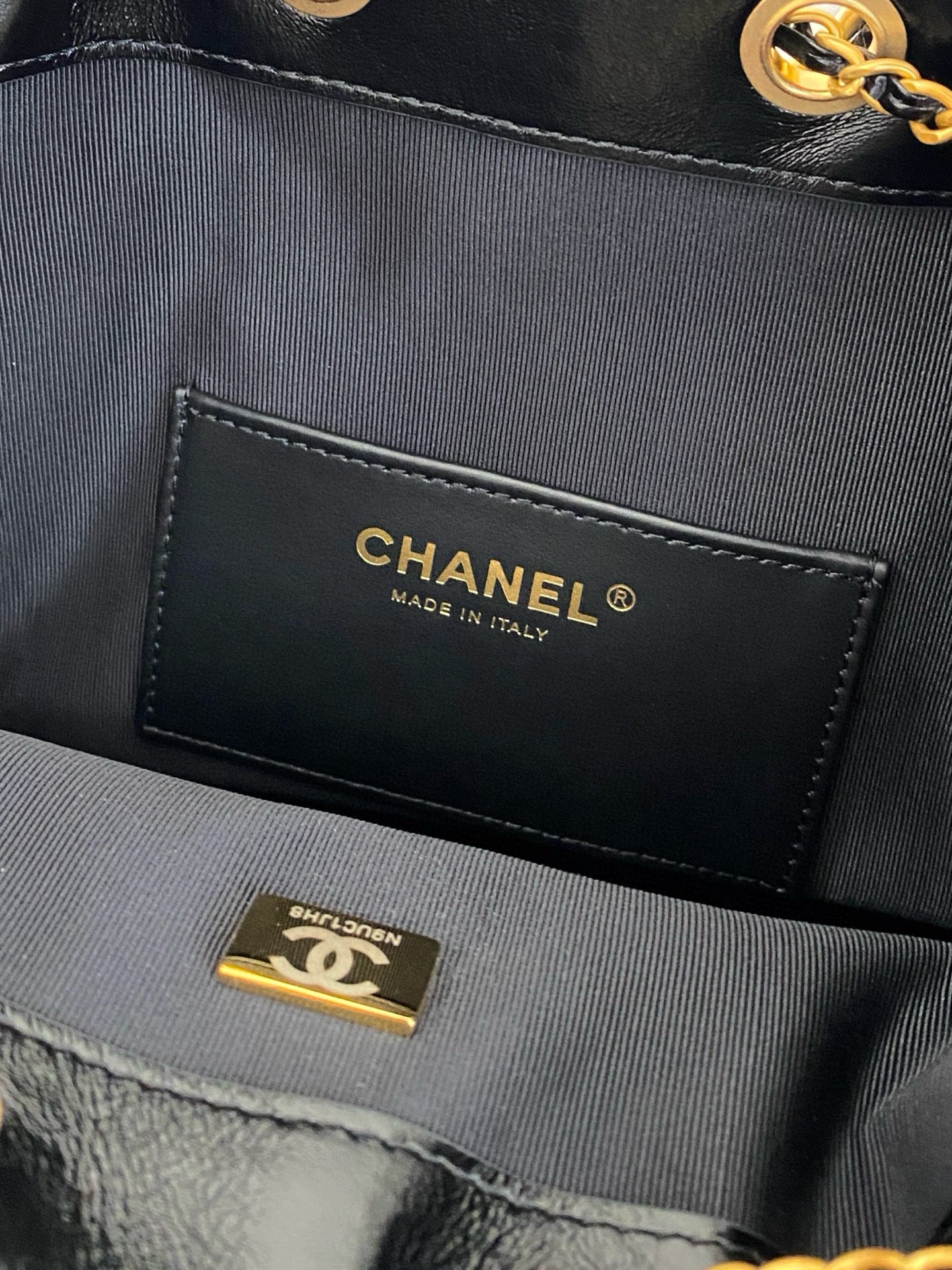 Chanel Oil Wax Leather Hobo Bag – 25C