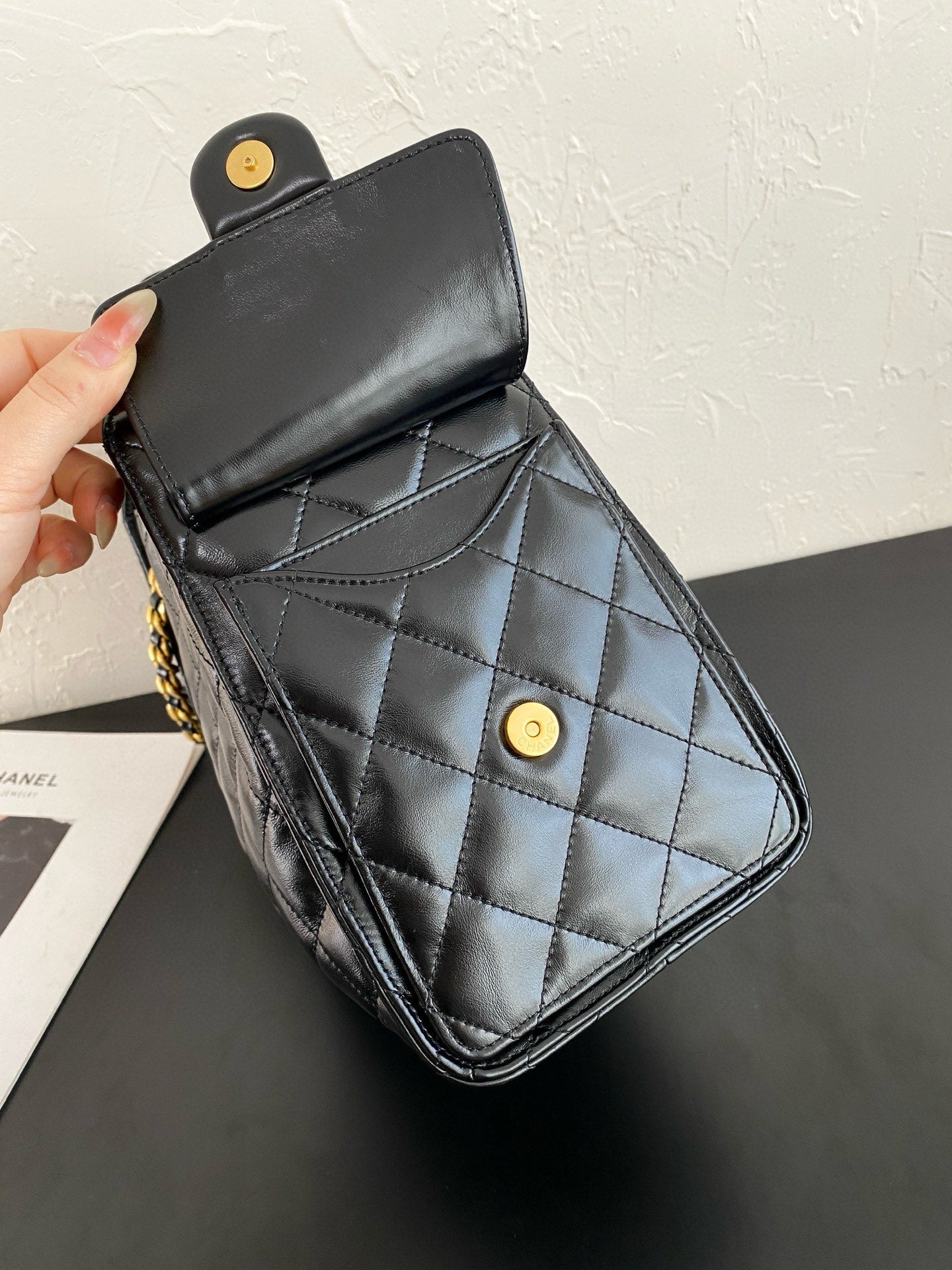 Chanel Oil Wax Leather Hobo Bag – 25C