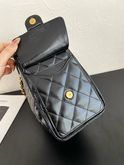 Chanel Oil Wax Leather Hobo Bag – 25C