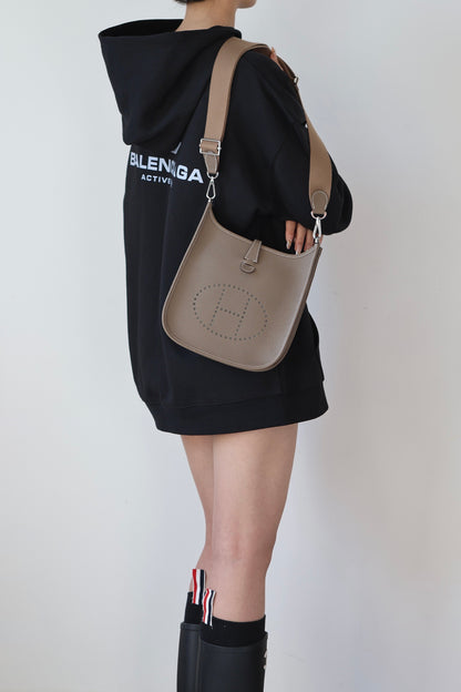 Hermès Evelyne 23 Shoulder Bag – Etoupe
