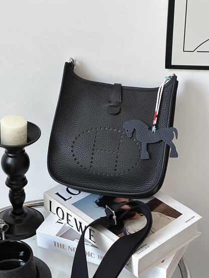 Hermès Evelyne 23 Shoulder Bag
