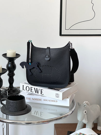Hermès Evelyne 23 Shoulder Bag