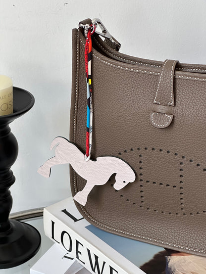 Hermès Evelyne 23 Shoulder Bag – Etoupe