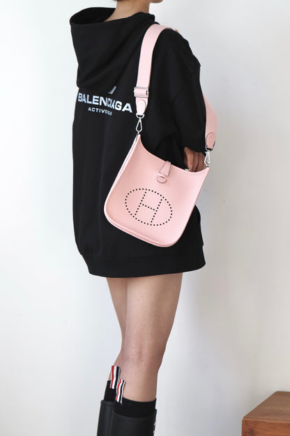 Hermès Evelyne 23 Shoulder Bag – Sakura Pink