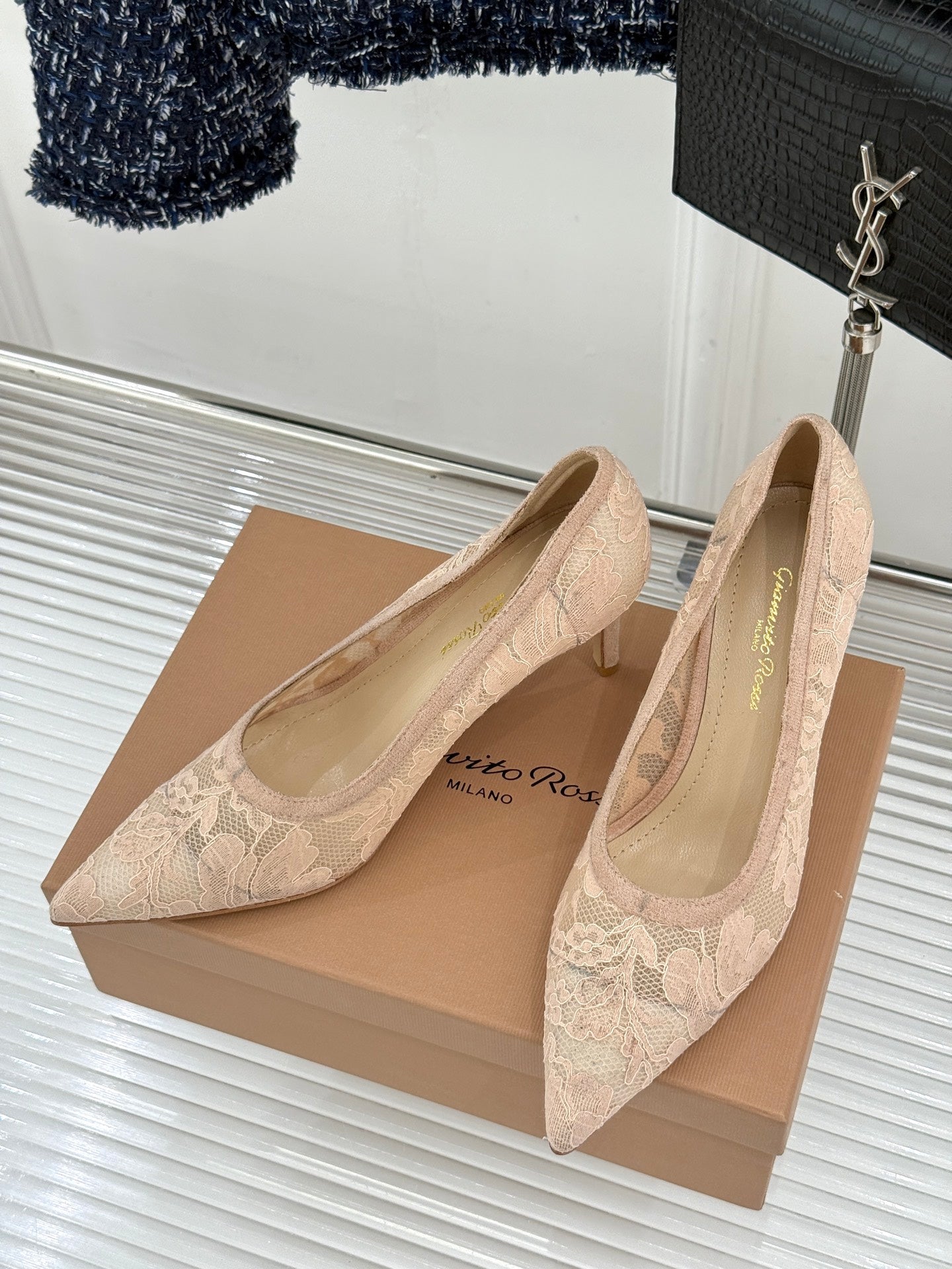 Gianvito Rossi Lace Pointed-Toe Pumps – 26WF