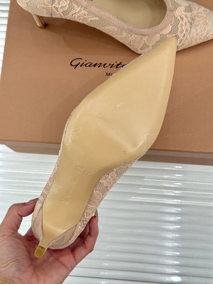 Gianvito Rossi Lace Pointed-Toe Pumps – 26WF