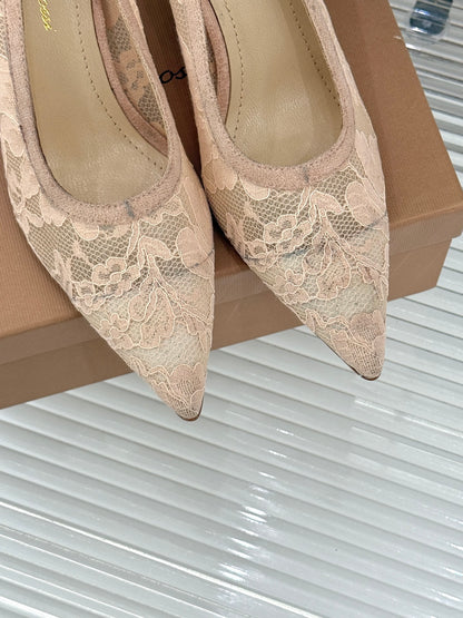 Gianvito Rossi Lace Pointed-Toe Pumps – 26WF