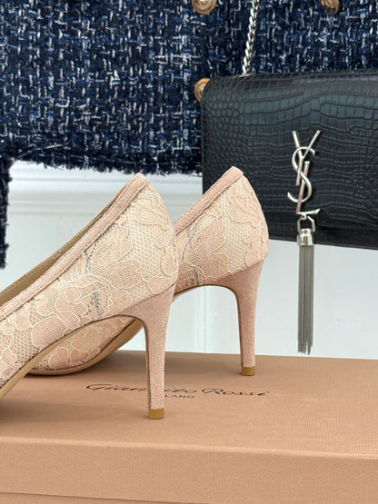 Gianvito Rossi Lace Pointed-Toe Pumps – 26WF