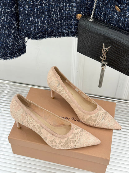 Gianvito Rossi Lace Pointed-Toe Pumps – 26WF