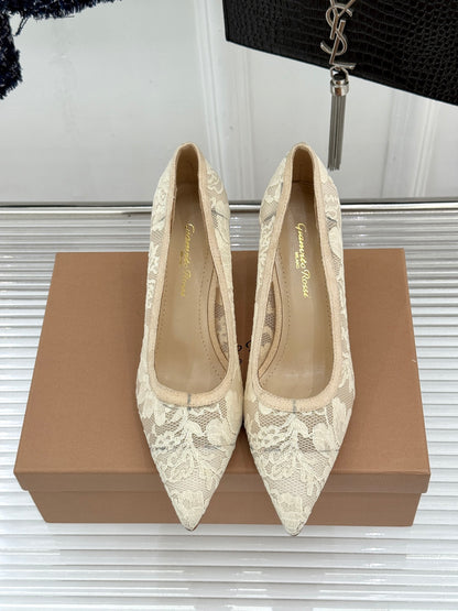 Gianvito Rossi Lace Pointed-Toe Pumps – 26WF