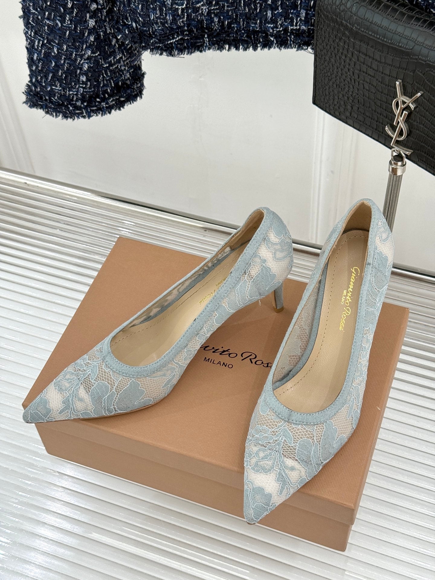 Gianvito Rossi Lace Pointed-Toe Pumps – 26WF