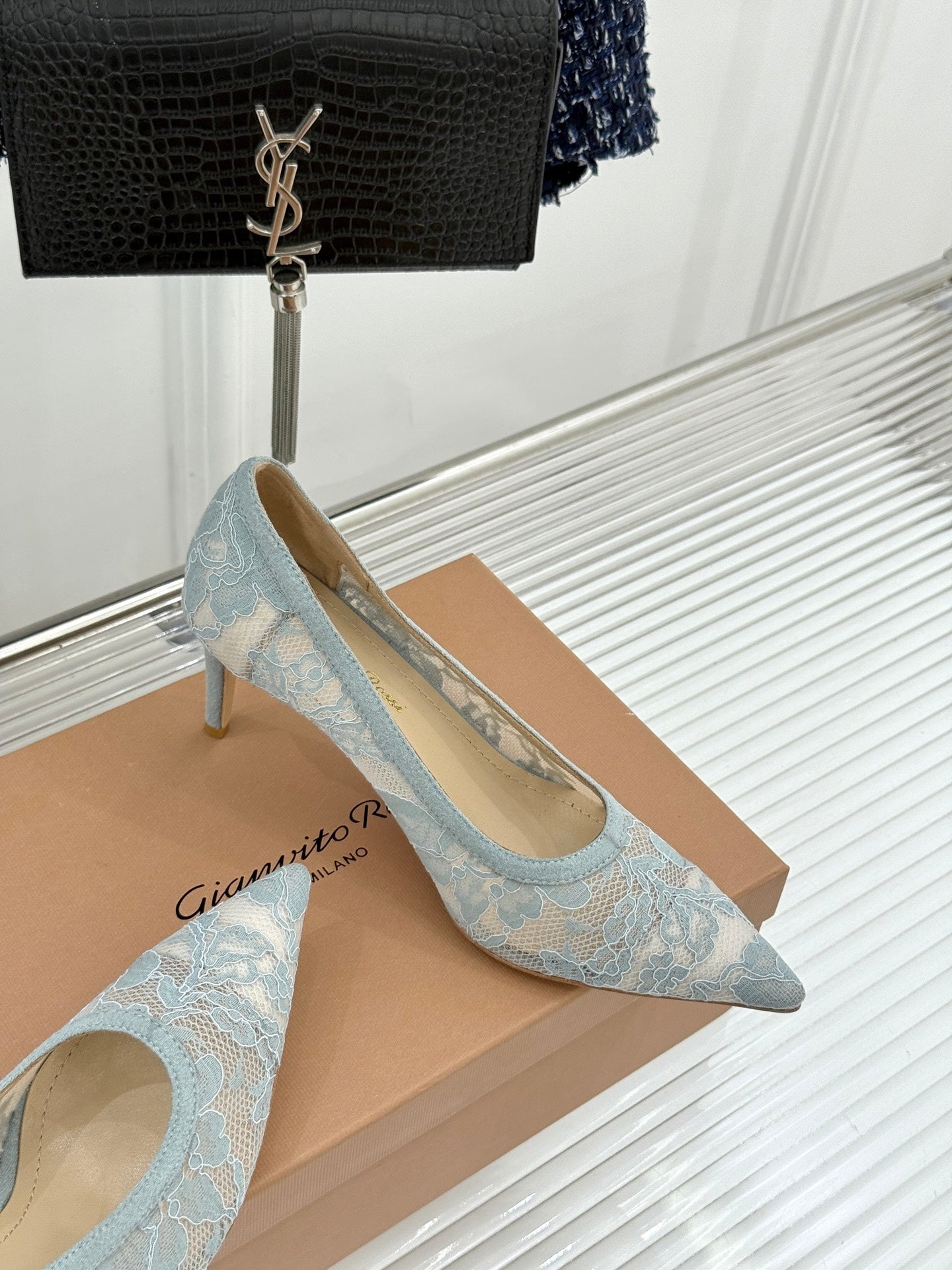 Gianvito Rossi Lace Pointed-Toe Pumps – 26WF