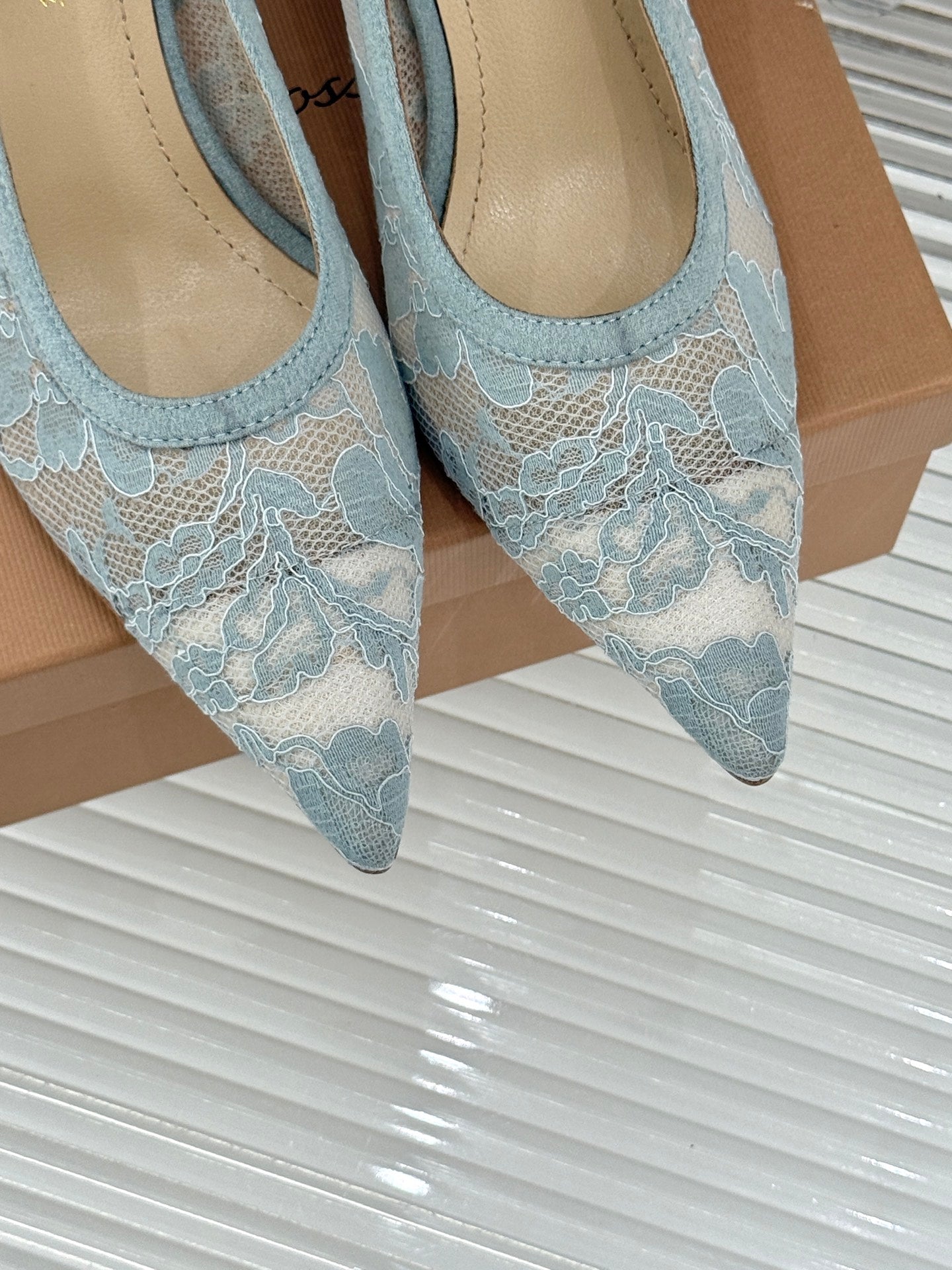Gianvito Rossi Lace Pointed-Toe Pumps – 26WF