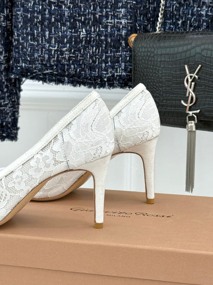 Gianvito Rossi Lace Pointed-Toe Pumps – 26WF