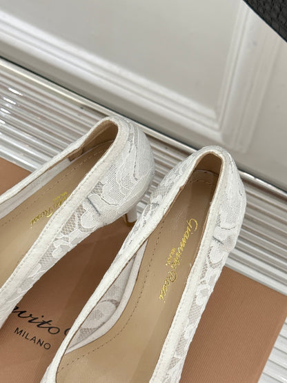 Gianvito Rossi Lace Pointed-Toe Pumps – 26WF