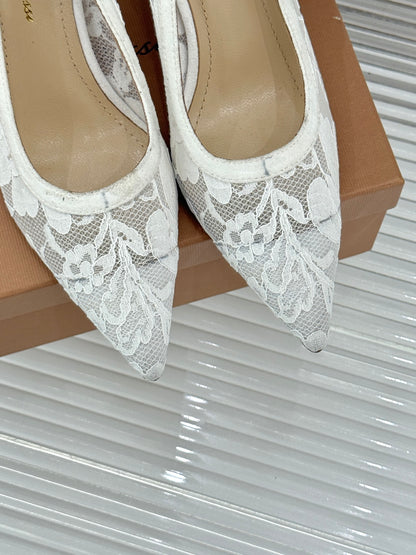 Gianvito Rossi Lace Pointed-Toe Pumps – 26WF