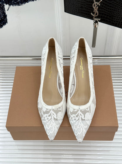 Gianvito Rossi Lace Pointed-Toe Pumps – 26WF