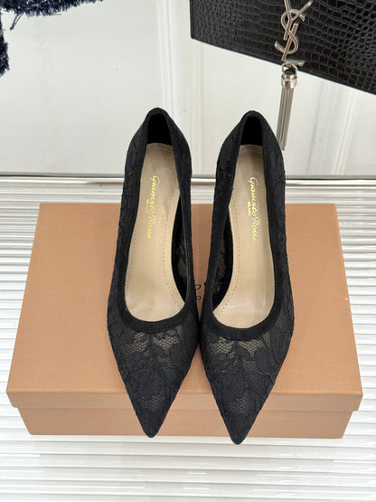 Gianvito Rossi Lace Pointed-Toe Pumps – 26WF